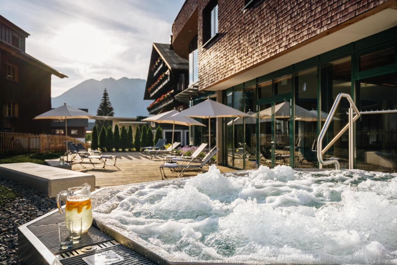 Hirschen Wohlfuehlhotel Schoppernau Luaran gambar